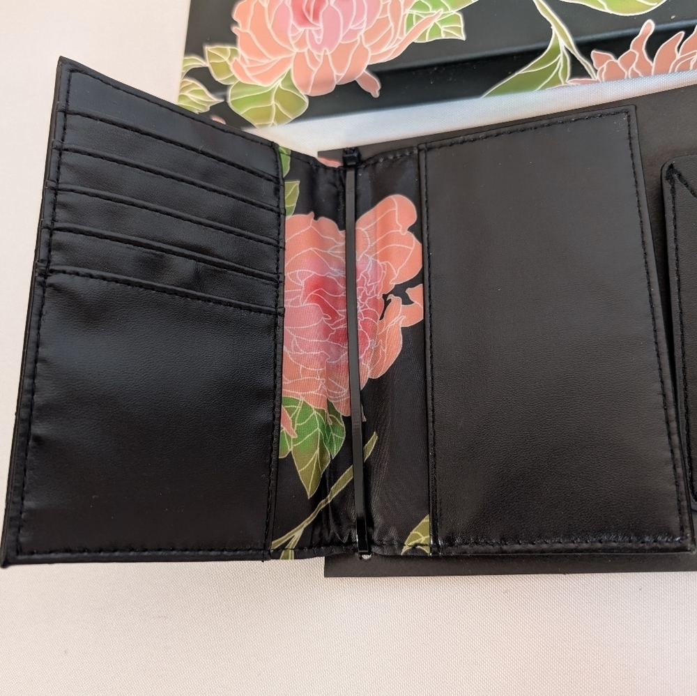 Trina Turk Black Quilted Passport Wallet and Luggage Tag Gift Set - Picture 4 of 5
